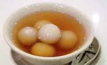  意大利的年夜饭是家家户户大吃蜂蜜汤团